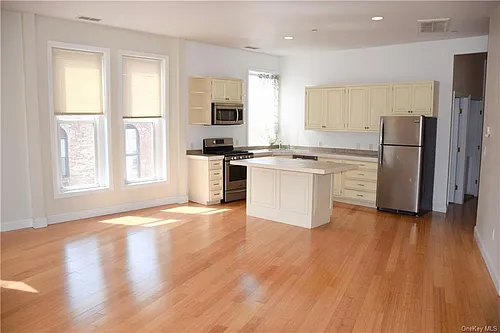 141 Main St #3A Photo 1