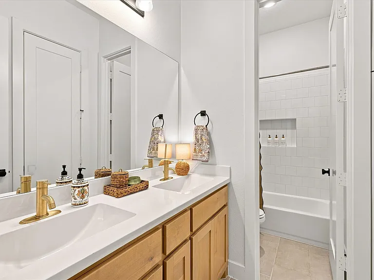 2432 Casia Lndg — Photo 32