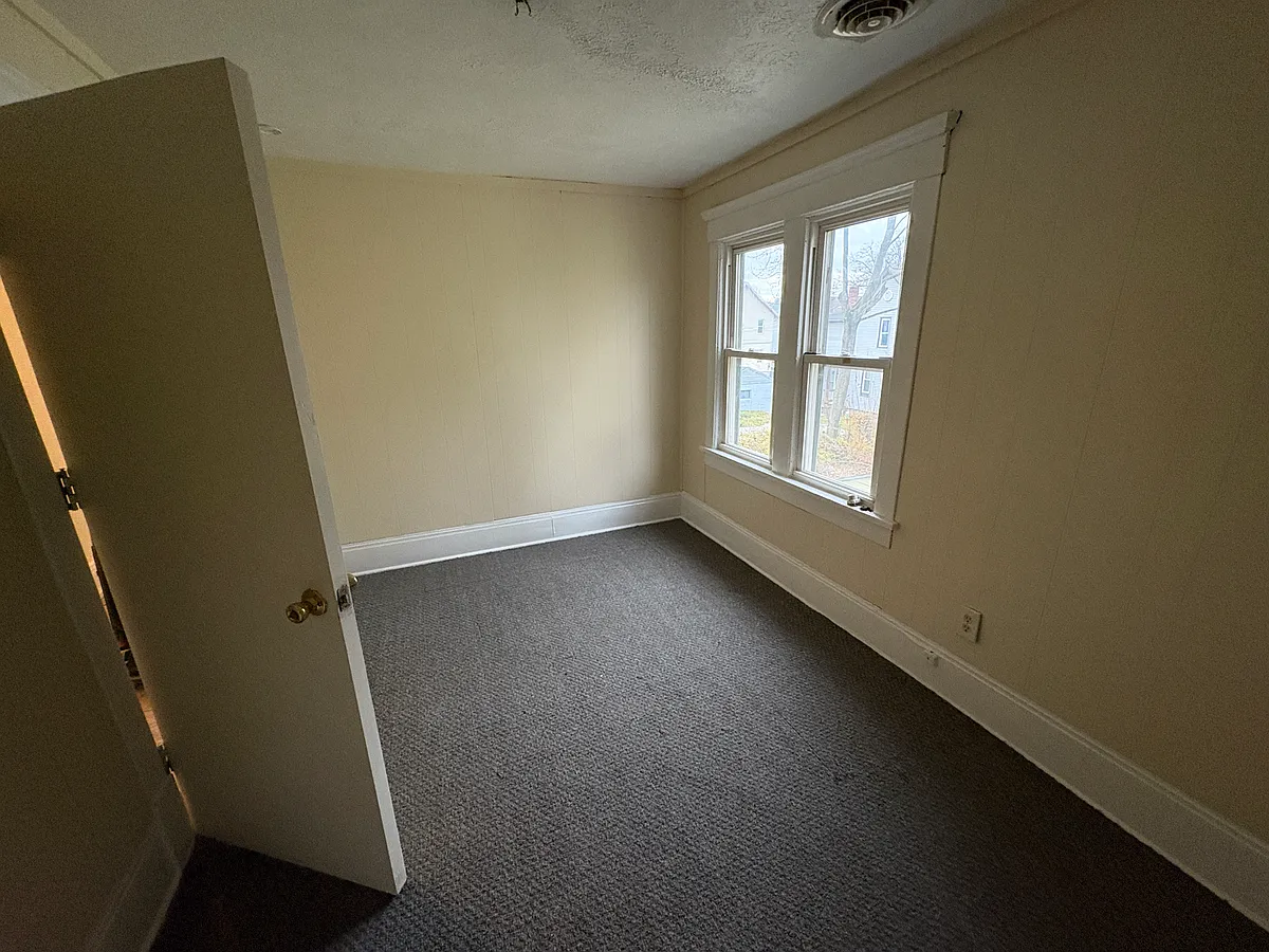 Building Photo - 489 Sumner St