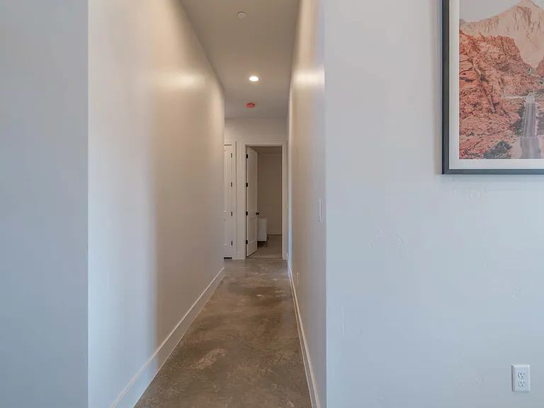 5089 W 3175 S — Photo 27