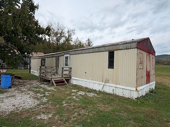 4th image of 202 White Oak Rd