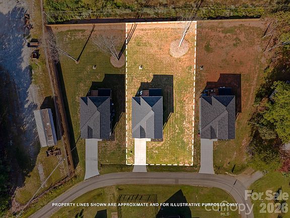 3rd image of 8078 Blackwood Rd
