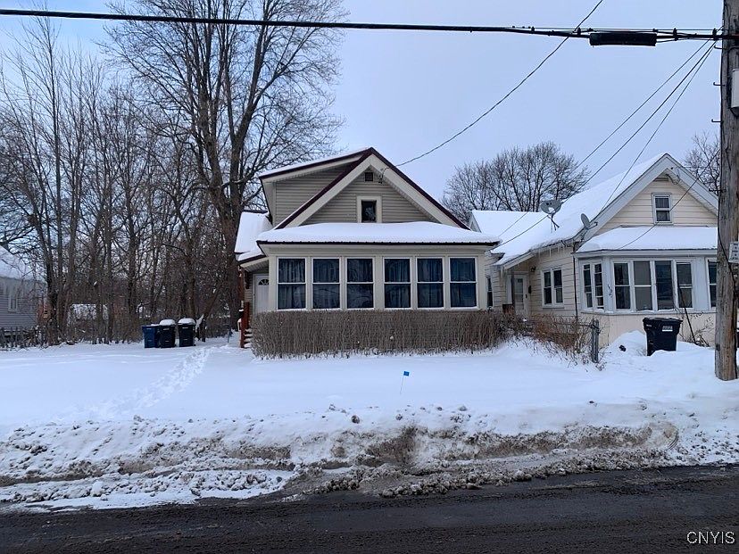 1st image of 122 Putnam St