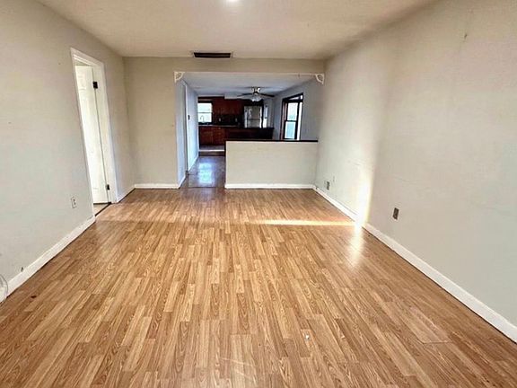 3rd image of 208 Pennant Ave