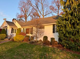22 Edgewood Rd, Edison, NJ 08820