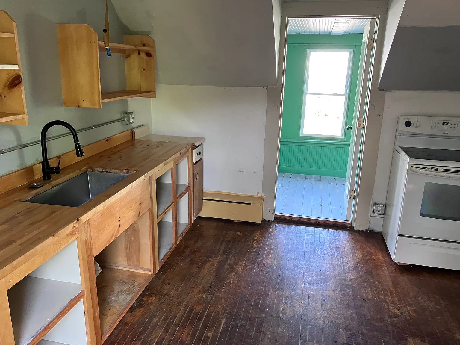 2 bed, 800 sqft, $1,300 — Photo 1
