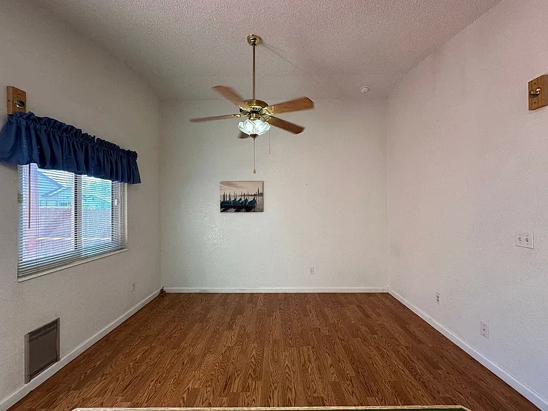 1213 Lawton Ct — Photo 13
