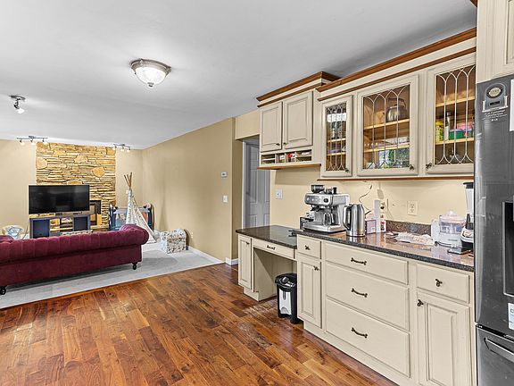 5th image of 2309 Cumberland Dr
