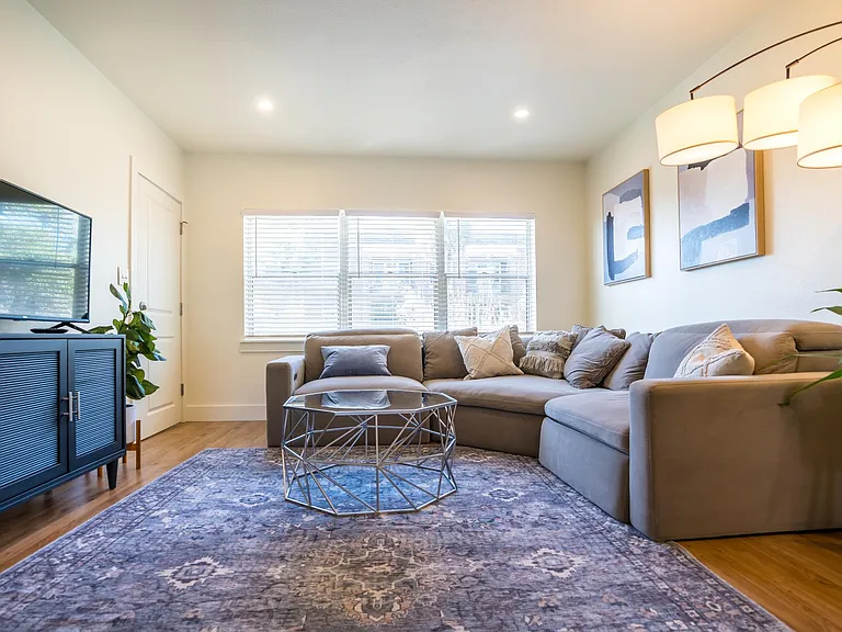 2160 Riverside Ave #7 — Photo 5
