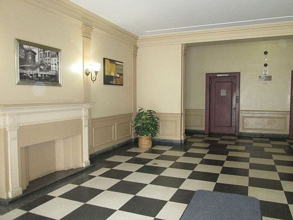 4th image of 4143 39th Pl APT 1H