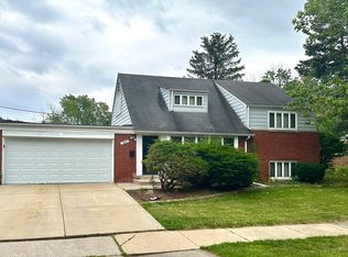 18453 Clyde Rd, Homewood, IL 60430