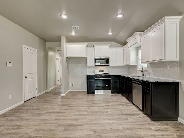 721 League Cir — Photo 9