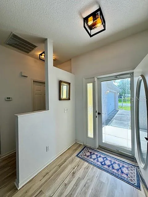3 bed, 2.0 bath, 1548 sqft, $2,500 — Photo 3
