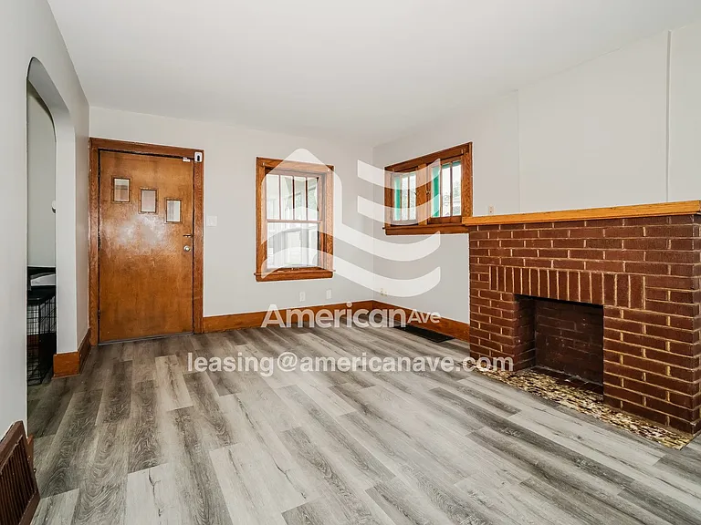 660134_004_living_room_12865231.jpg