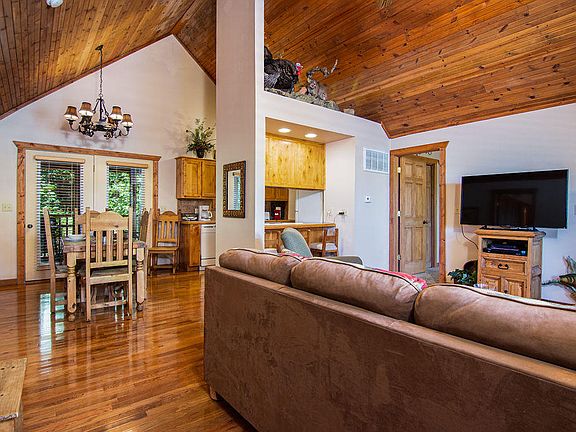 2nd image of 385 Baldknobber Dr