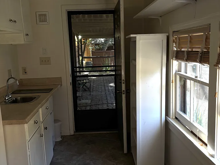 420 Laurel Ave — Photo 4
