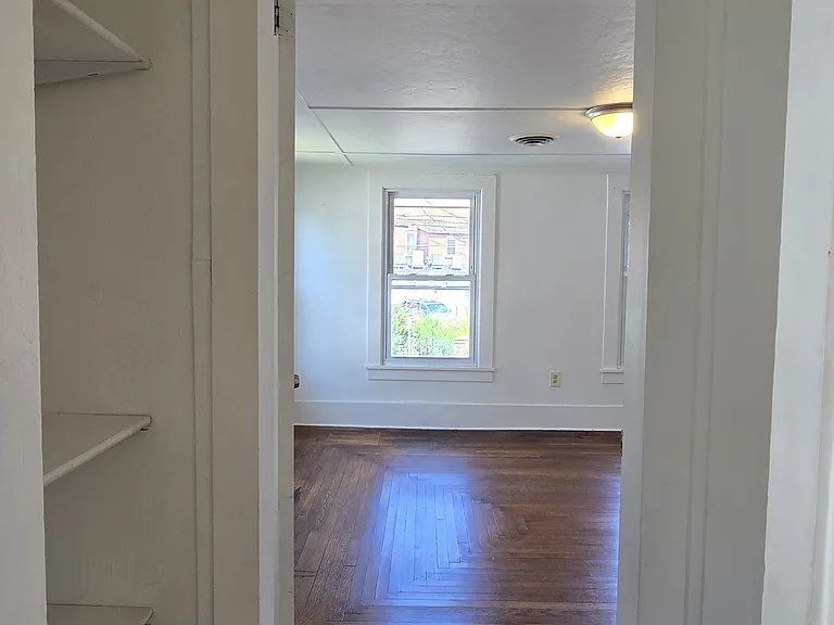 Railroad Ave — Photo 14