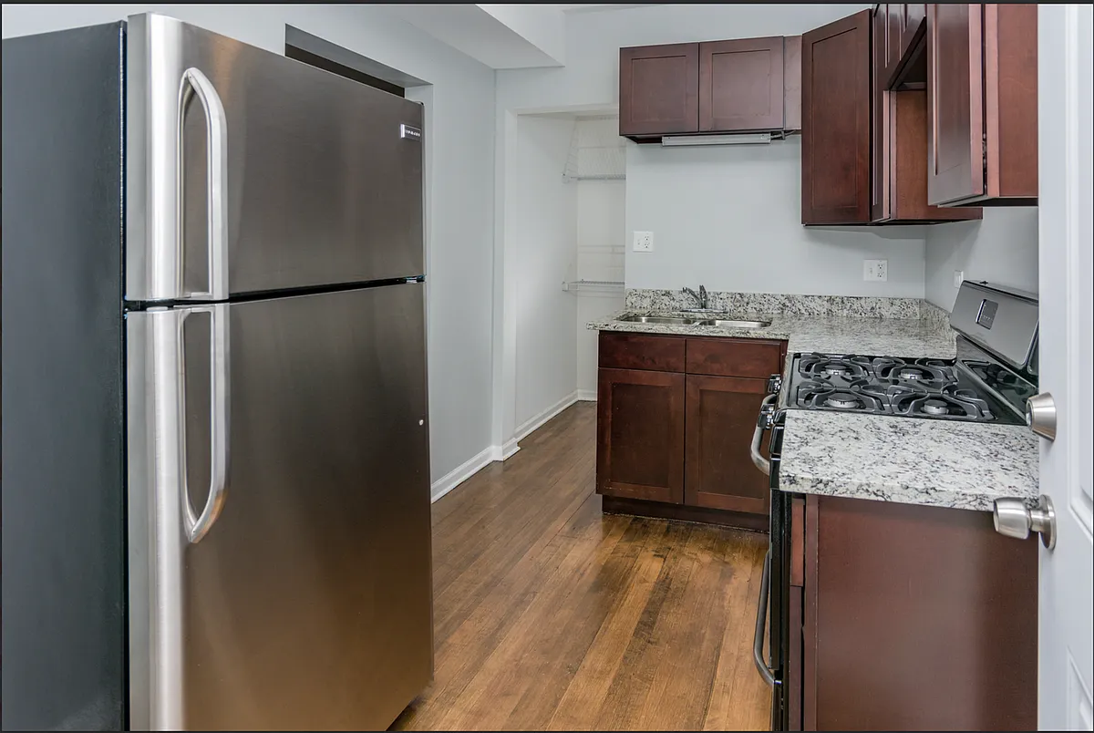 Building Photo - 125 E 71st St