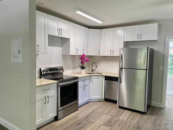 3rd image of 100 SE 9th St