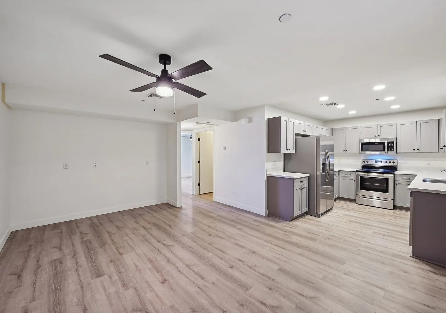 Atrium Lofts apartments — Photo 2