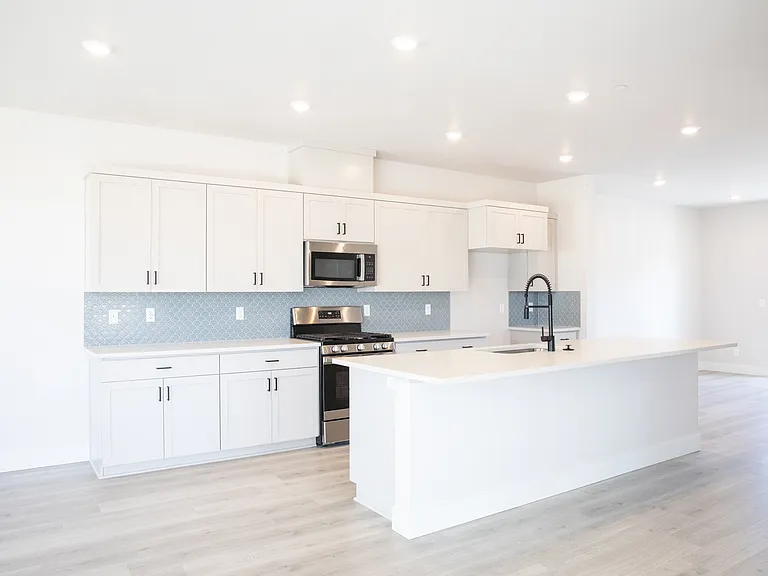 14668 SW 165th Ave — Photo 4