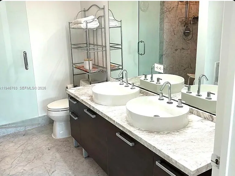 253 NE 2nd St #3903 — Photo 8