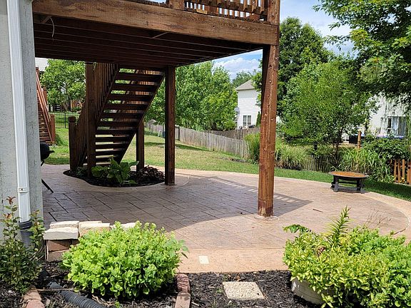backyard - nice patio