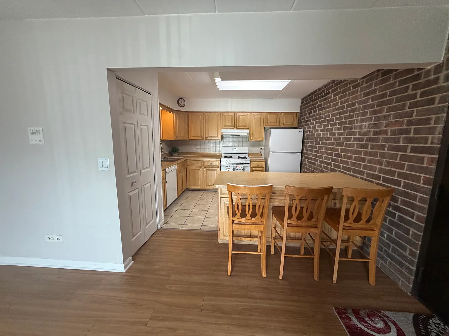 2 bed, 1000 sqft, $2,000 — Photo 4