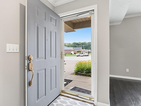 3rd image of 5885 Wayside Ct