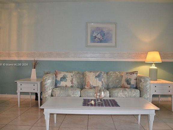 4th image of 1395 NE 167th St APT 314