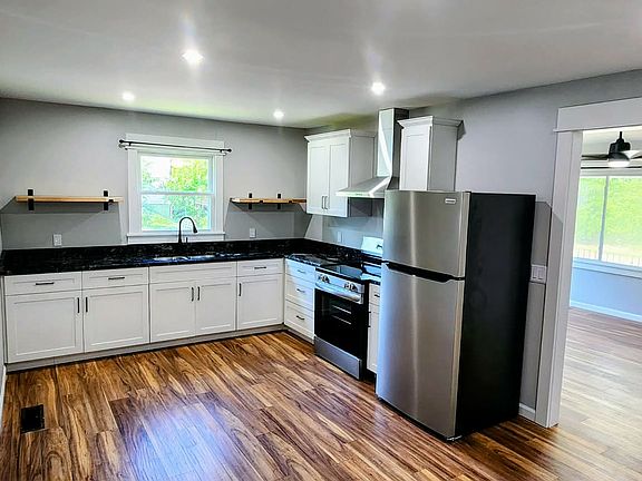 4th image of 15 Wallace St SW