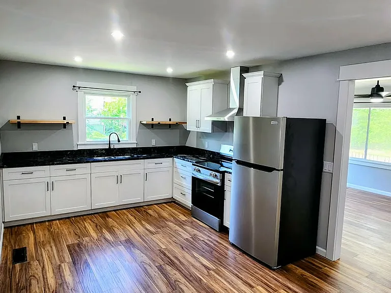 15 Wallace St SW — Photo 4