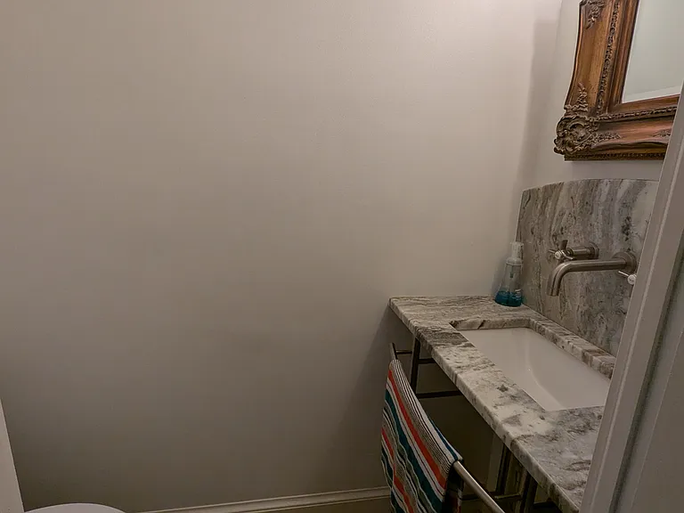 413 Constitution Ave NE — Photo 9