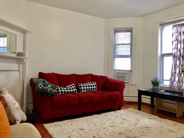 104 Pine St #104, Cambridge, MA 02139