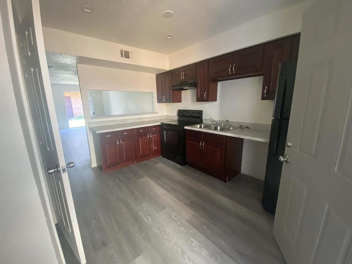2 bed, 1.5 bath, 1200 sqft, $1,200 — Photo 3