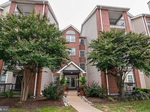 2nd image of 3307 Wyndham Cres #1168