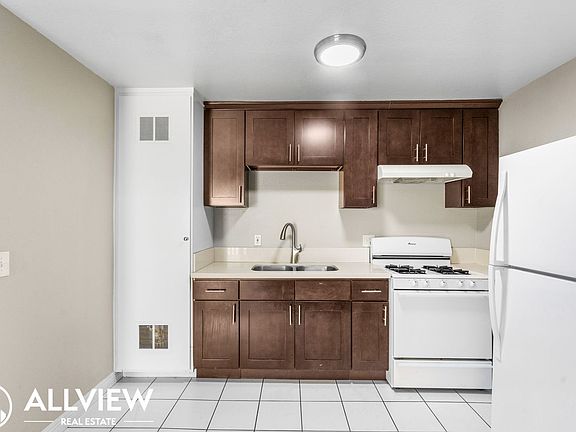 4th image of 16972 Lynn Ln APT 5