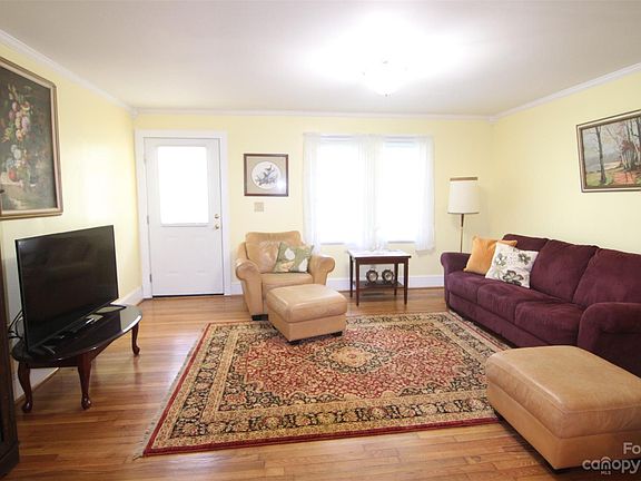 4th image of 604 Francis St