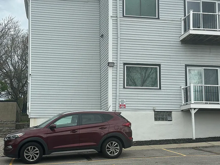 2219 Kenton St #A — Photo 8