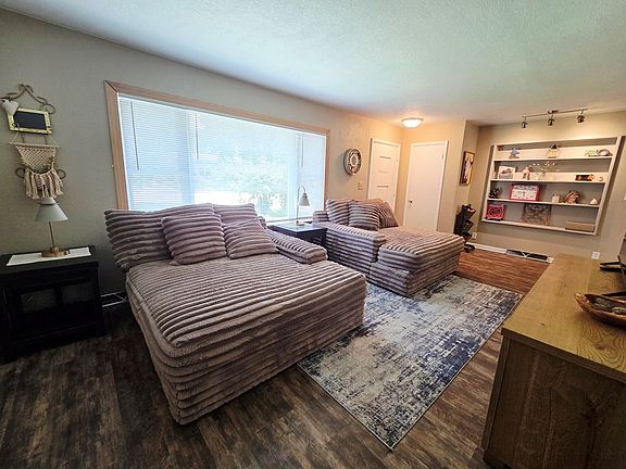 3rd image of 334 2nd St SE
