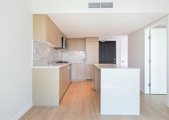4th image of 8189 Cambie St #2307