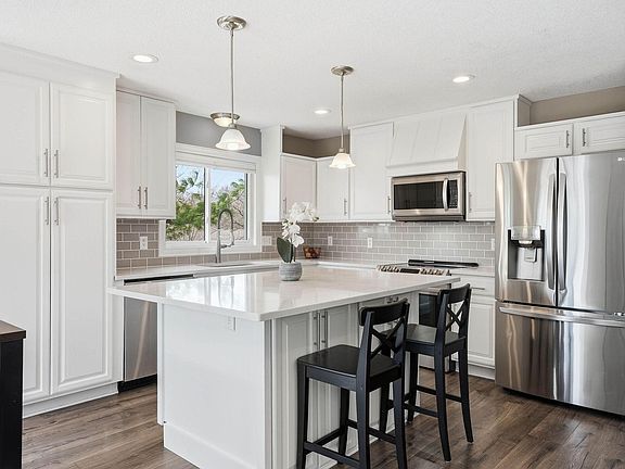 3rd image of 8105 Dakota Ln
