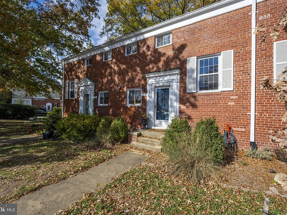 1635 Ripon Pl