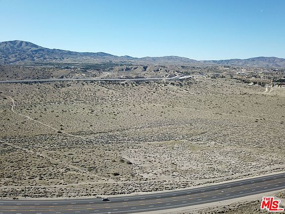 5th image of 6386 Pearblossom Hwy