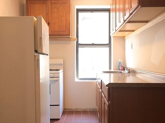 4th image of 309 Bedford Ave APT 3R