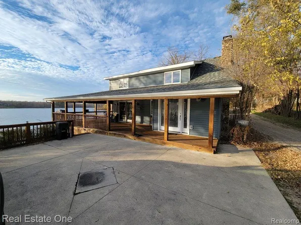 6555 Sherman Dr, Otter Lake, MI 48464