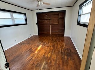 518 S 5th St, Sullivan, IL 61951