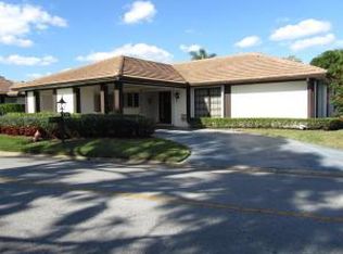 523 Pine Tree Ct, Atlantis, FL 33462