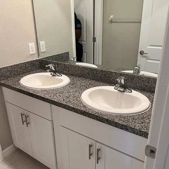 580 Royal Empress Dr — Photo 14