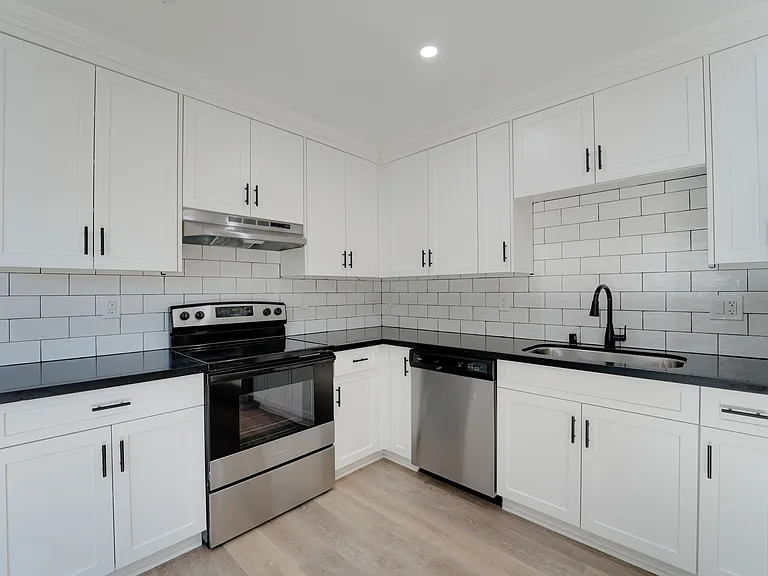 Duplet at Hillcrest | Modern Studio, 1 & 3 Bedroom Apartments — Photo 4